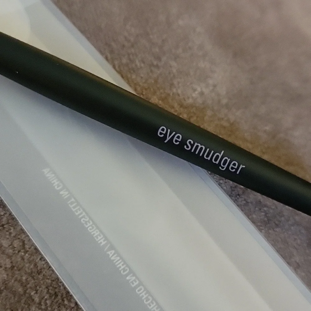 3/$25 MARY KAY Eye Smudger Synthetic Brush